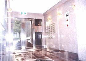 �����ɐl�C�̓Ɨ����ʑ�t�����ߗׂɃR���r�j�������ĕ֗��ł���